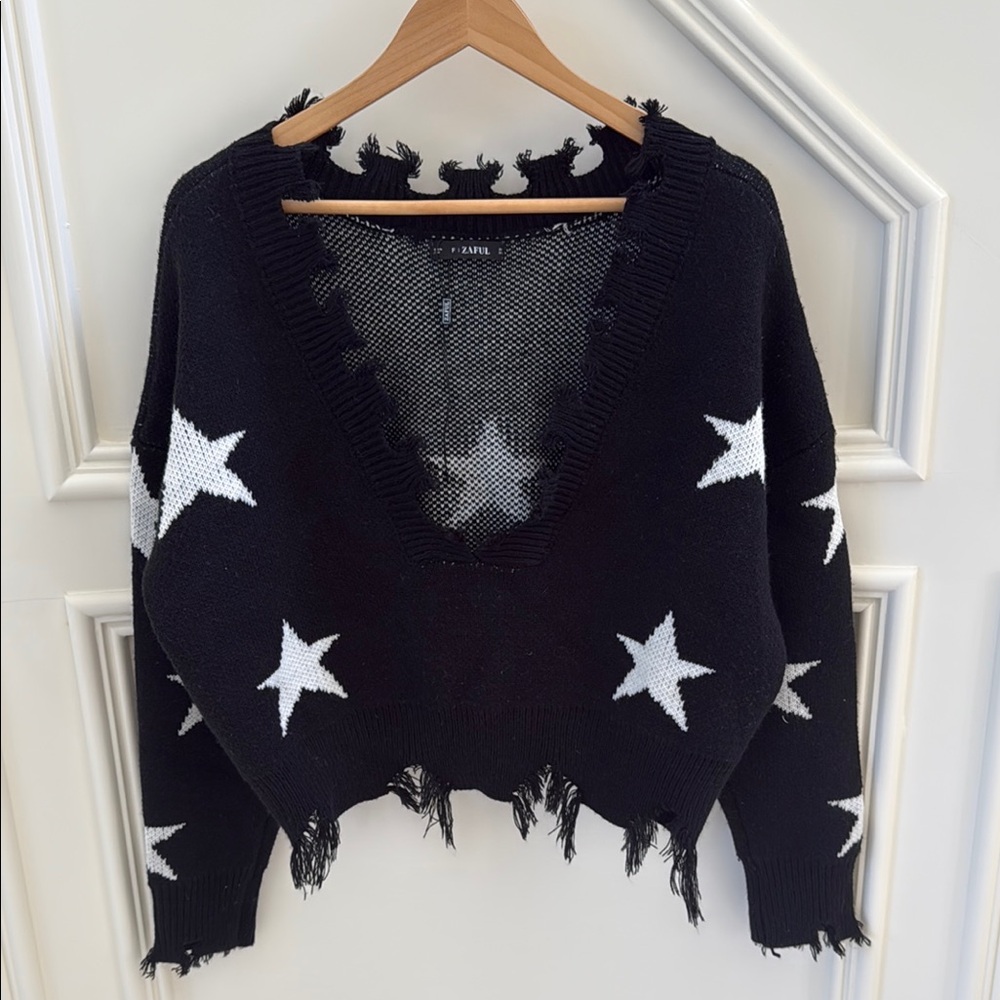 Zaful Black and White V-Neck Star Sweater